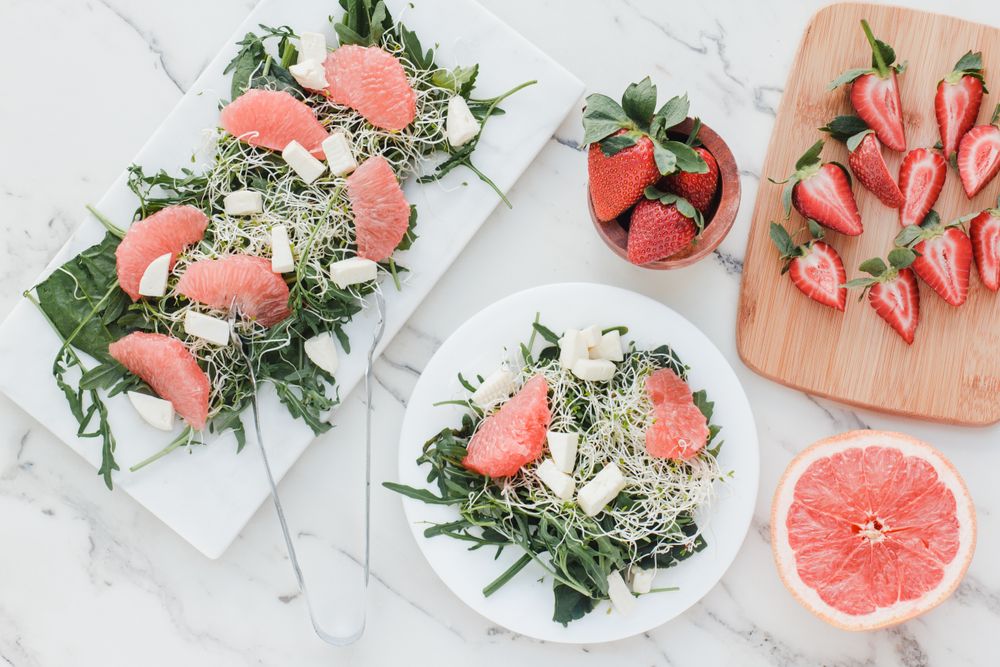 Strawberry, grapefruit and rocket salad on bowl