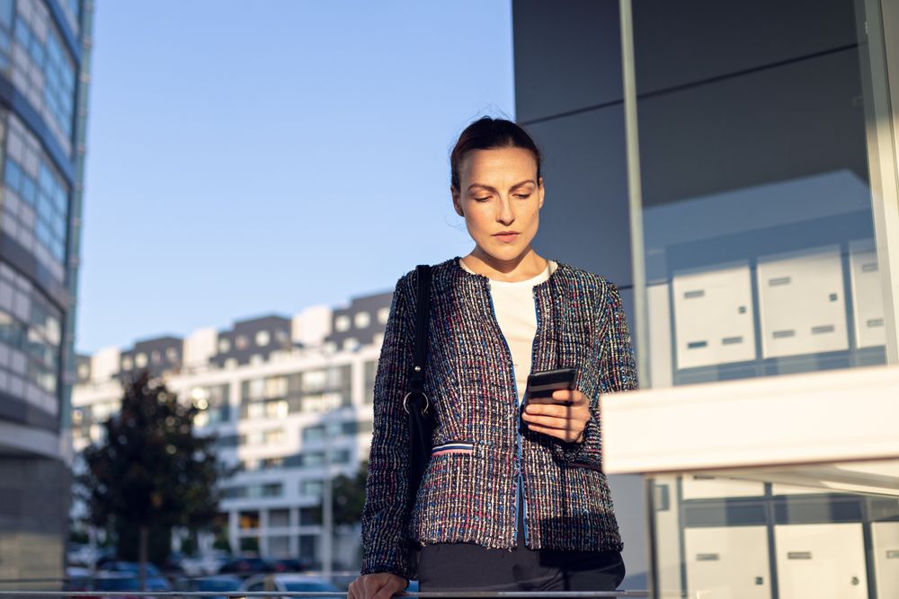 Smiling businesswoman using the cellphone