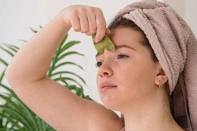 Facial skincare with natural stone