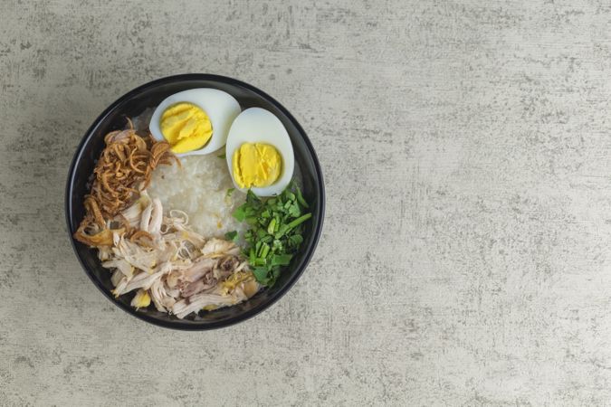 chicken porridge on bowl