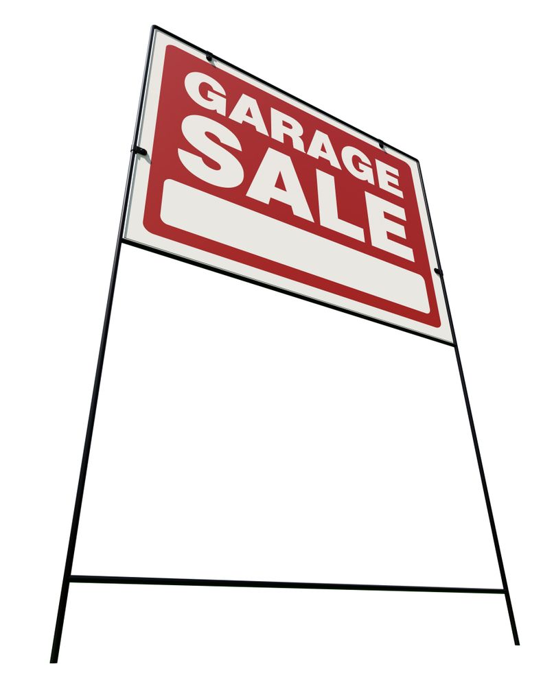 Right Facing Garage Sale Yard Sign
