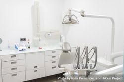 Horizontal image of a sterile dentist office room bG8BX0