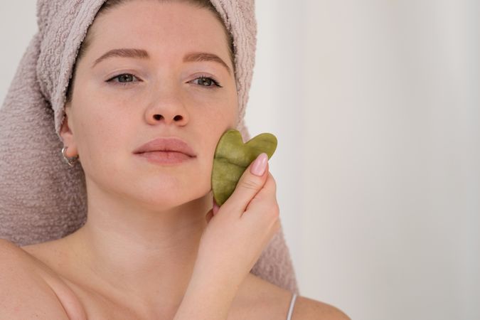 Facial skincare with natural stone