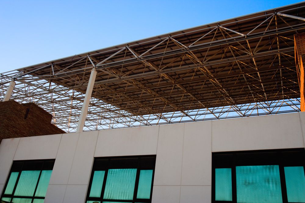 Building with roof made of solar panels