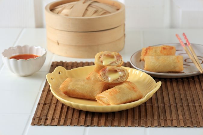Fried Dim Sum Filled with Melted Cheese Wrap in Spring Roll Skin.