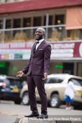 Man in suit standing on the road smiling 5axAQ0