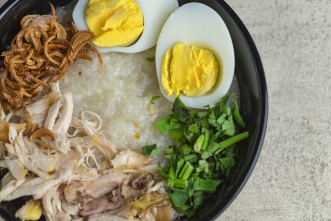 chicken porridge on bowl