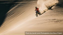 Motocross rider riding dirt bike in desert 5pnLNb
