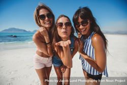 Three female friends on summer vacation having fun 5RaoB0