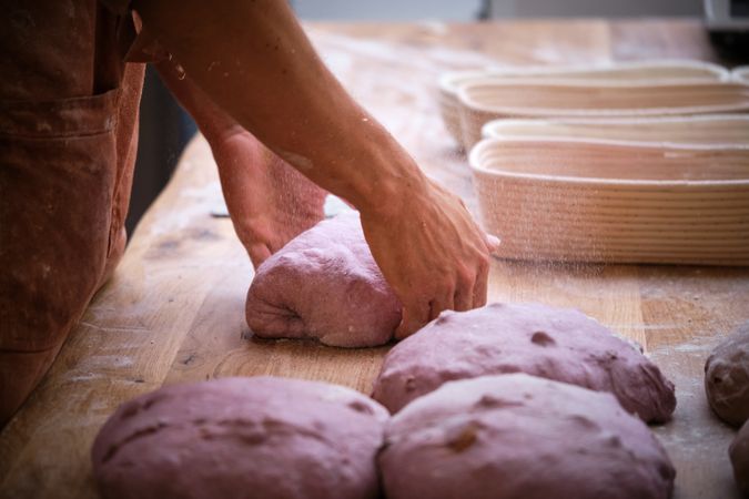 Photo detail of a baker's hands working the bread dough