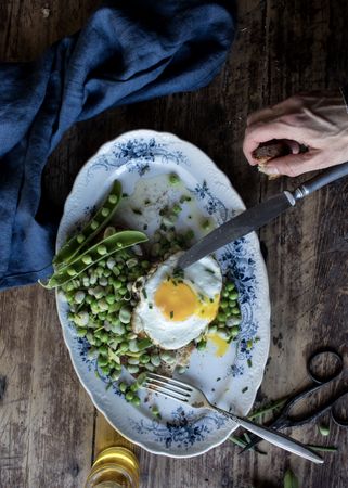 Delicious breakfast meal with steamed peas and egg