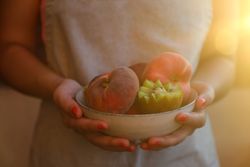 Ripe peaches and cut kiwi in bowl