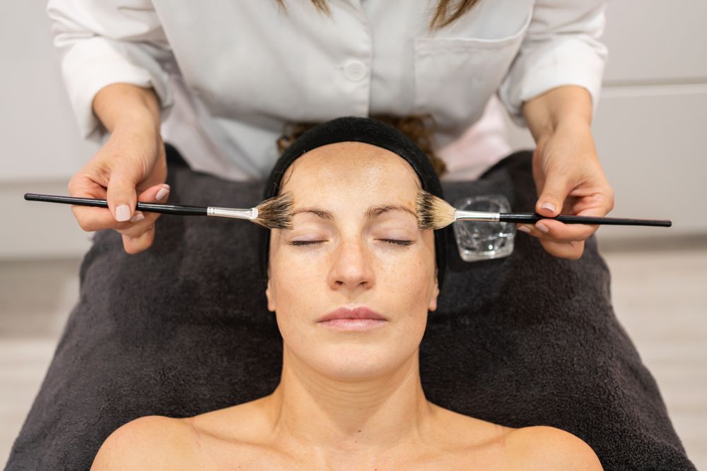 Woman receiving relaxing beauty treatment in salon