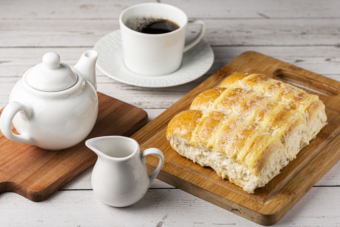 Sweet bread with cream and coconut.
