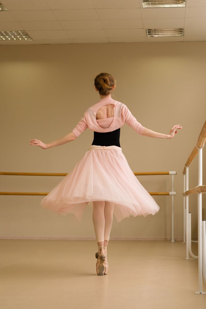 Ballet dancer performing pirouette en pointe
