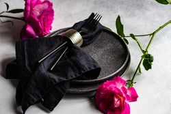 Summer table setting with pink roses