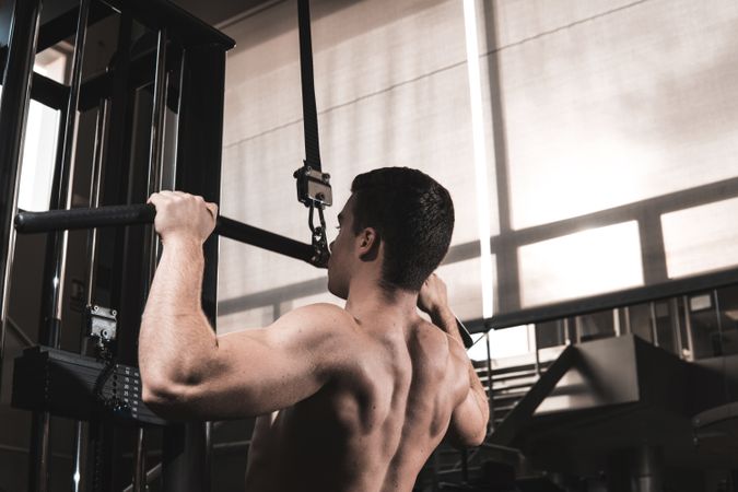 Young fitness man training in gym