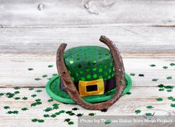 Rusty horseshoe with hat and clovers for St Patrick 4BZXx4