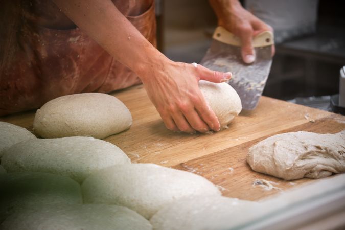 Photo detail of a baker's hands working the bread dough