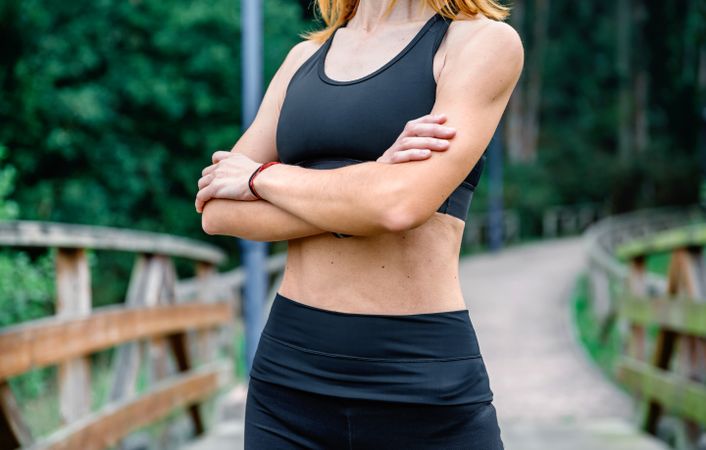 Athlete woman posing with arms crossed