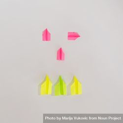 Flat lay of colorful paper airplanes 4Adkq5