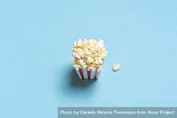 Popcorn box isolated on a blue background 0g9o34