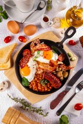 English Breakfast in cooking pan