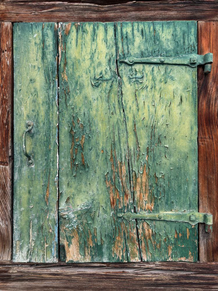 Weathered green winder
