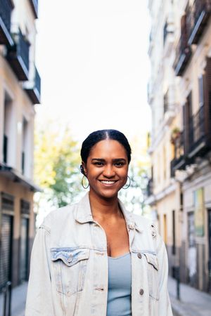Portrait of a cheerful young woman outdoors