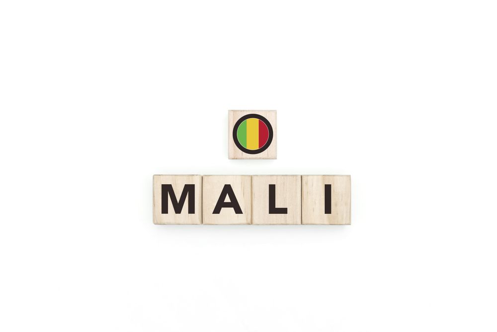 Wooden blocks bearing the name and flag of Mali.