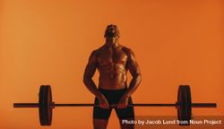Tough shirtless male lifting heavy weights 0P1ar5