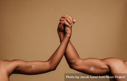 Close up of hands of man and woman holding each other showing unity and togetherness 4ZJXy4