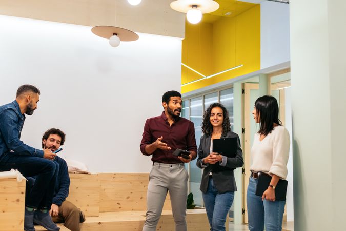 Sharing Ideas and Work: A Picture of the Coworking Environment