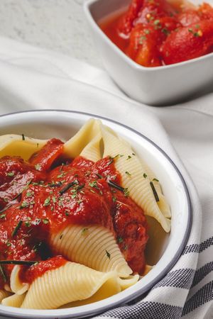 Big pasta shells cooked with tomato sauce
