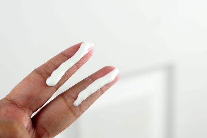 Two FInger Correst Amount fro Sunblock or Sunscreen