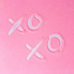 Pink glitter background with “XO XO”