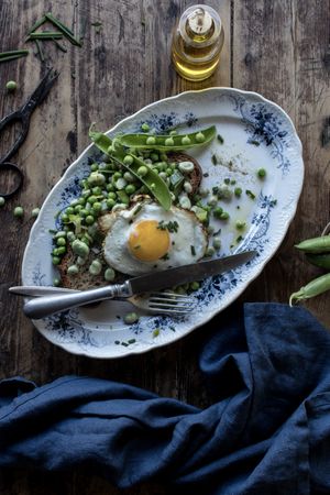 Delicious breakfast meal with steamed peas and egg