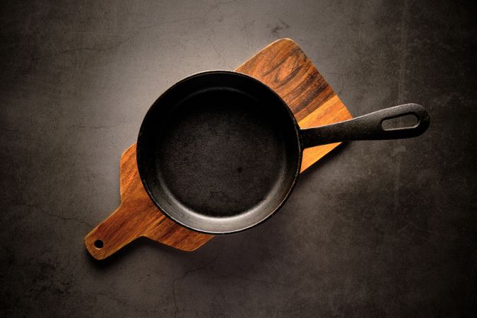 Frying pan and chopping board on table