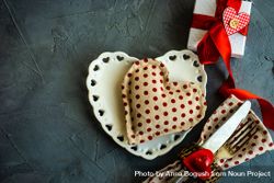 St. Valentine day table setting with dotted napkin and felt heart bDjjWp