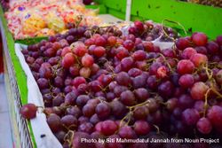 Red grapes for sale in market 5lVm7a
