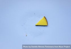 Single slice of lemon pie bGMwx5