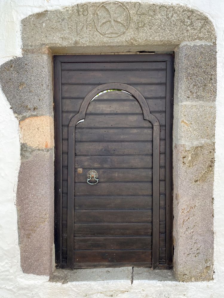 Patmian wood door with gap