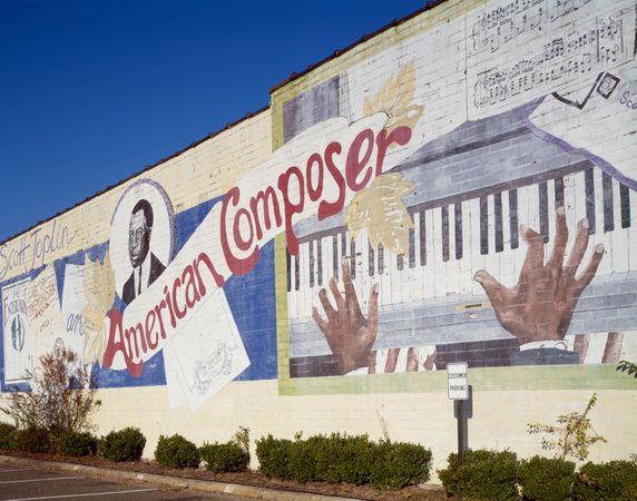 Jazz piano mural on side of building