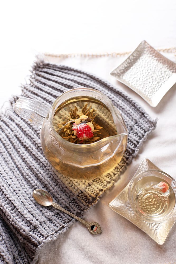 Exotic Green Tea Glass Teapot with Floral Blooming Tea Ball
