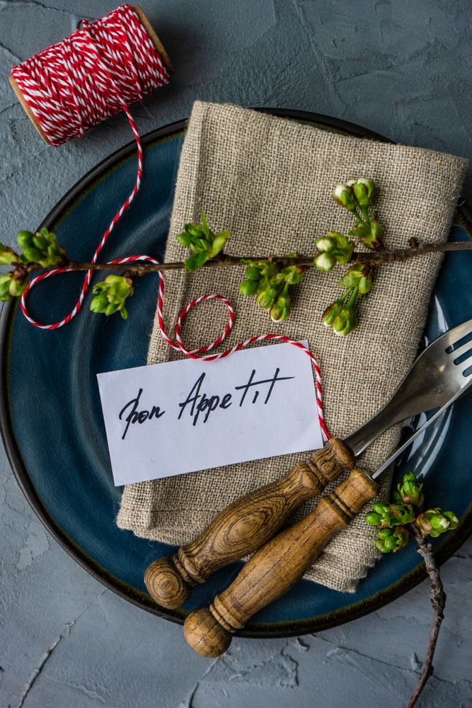 Bon appetit note on rustic table setting