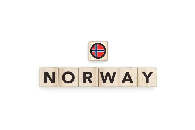 Wooden blocks with the name and flag of Norway.