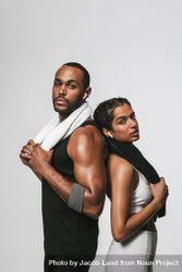 Fit couple standing with back against each other 5lxxo5