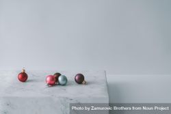 Christmas decoration balls on marble 56MOe0