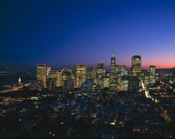 City lights of downtown San Francisco at night B5Q8e0