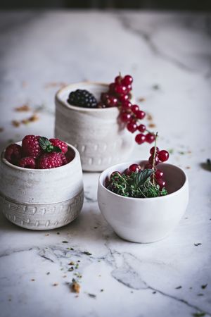 Lime pie with berries